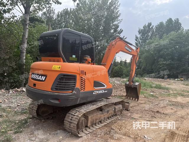 整機(jī)右后45°(整機(jī)外觀) 整機(jī)右后45°(整機(jī)外觀)