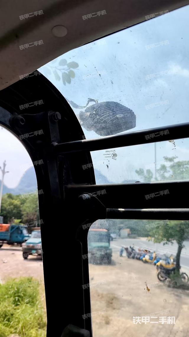 座椅左側(cè)控制臺/音響/含左手柄(駕駛室部分) 座椅左側(cè)控制臺/音響/含左手柄(駕駛室部分)