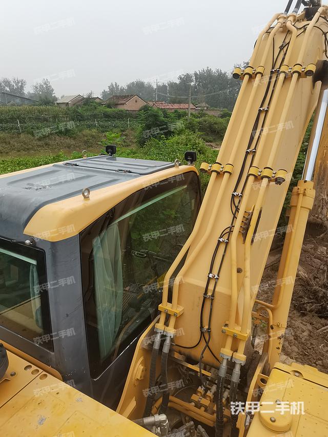 駕駛室頂部（整機外觀）