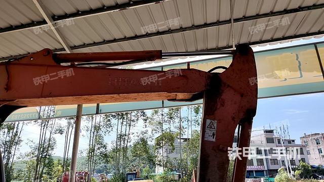 铲斗右后整体(工作和回转装置) 铲斗右后整体(工作和回转装置)