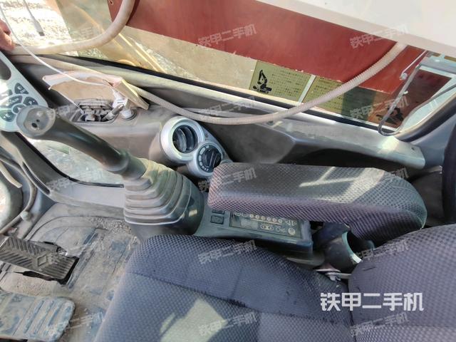 座椅左側(cè)控制臺(tái)/音響/含左手柄(駕駛室部分) 座椅左側(cè)控制臺(tái)/音響/含左手柄(駕駛室部分)