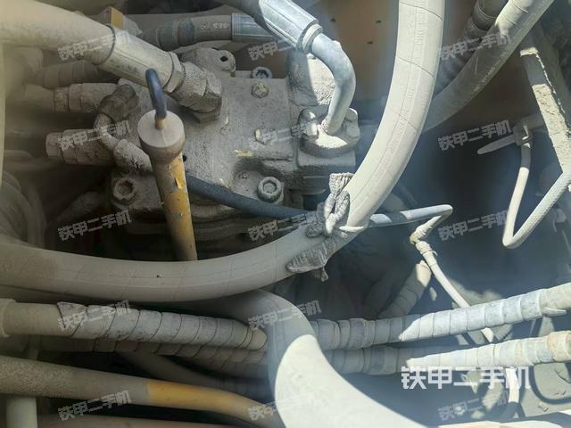 回轉(zhuǎn)馬達(dá)和主控閥(整機(jī)外觀) 回轉(zhuǎn)馬達(dá)和主控閥(整機(jī)外觀)