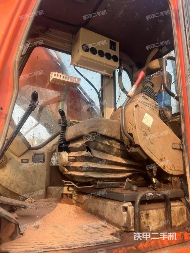 駕駛室頂部（整機(jī)外觀）