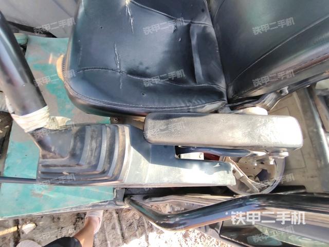 座椅右側(cè)控制臺(tái)/鑰匙門/油門/含右手柄(駕駛室部分) 座椅右側(cè)控制臺(tái)/鑰匙門/油門/含右手柄(駕駛室部分)