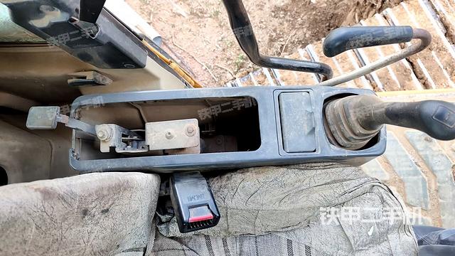 后窗玻璃角标(驾驶室部分) 后窗玻璃角标(驾驶室部分)