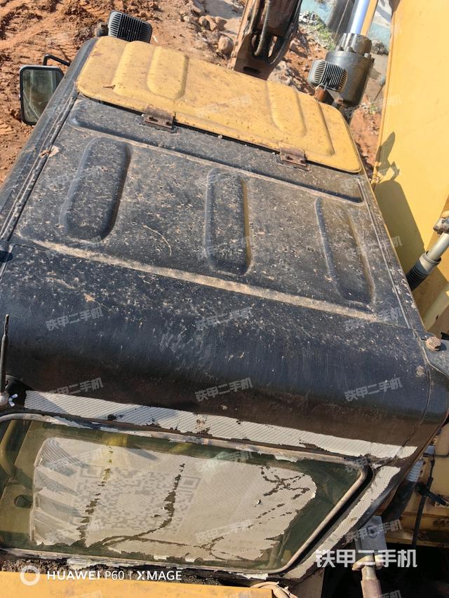 驾驶室顶部(整机外观) 驾驶室顶部(整机外观)