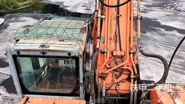 小臂整体右前(工作和回转装置) 小臂整体右前(工作和回转装置)