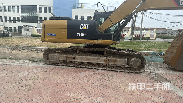 单侧履带整体(整机外观) 单侧履带整体(整机外观)