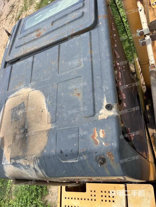 驾驶室顶部(整机外观) 驾驶室顶部(整机外观)