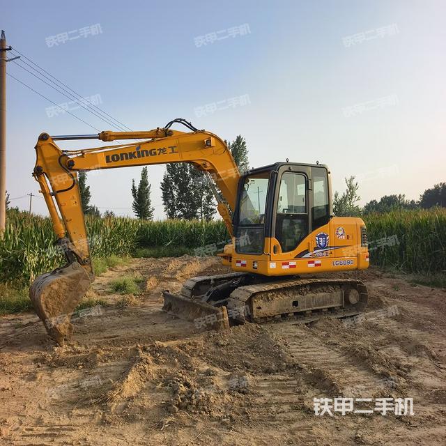 駕駛室整體（整機外觀）