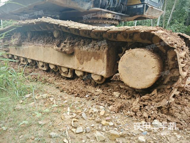 單側(cè)履帶整體(整機(jī)外觀) 單側(cè)履帶整體(整機(jī)外觀)