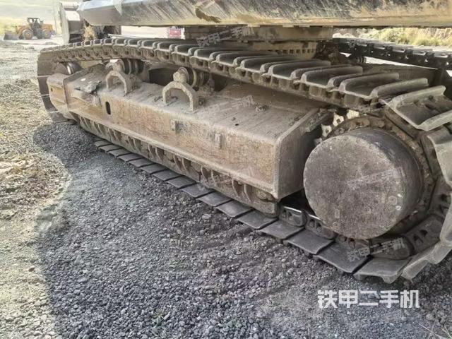 单侧履带整体(整机外观) 单侧履带整体(整机外观)