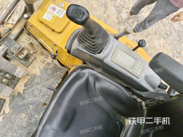 座椅右側(cè)控制臺/鑰匙門/油門/含右手柄(駕駛室部分) 座椅右側(cè)控制臺/鑰匙門/油門/含右手柄(駕駛室部分)