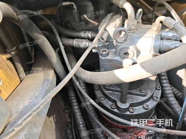 回轉(zhuǎn)馬達(dá)和主控閥(整機(jī)外觀) 回轉(zhuǎn)馬達(dá)和主控閥(整機(jī)外觀)