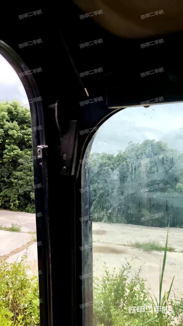 后窗玻璃角標(駕駛室部分) 后窗玻璃角標(駕駛室部分)