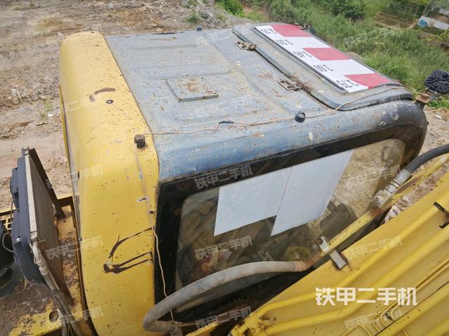 駕駛室頂部(整機外觀) 駕駛室頂部(整機外觀)