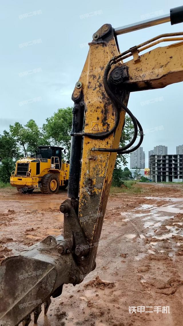 鏟斗右后整體(工作和回轉裝置) 鏟斗右后整體(工作和回轉裝置)