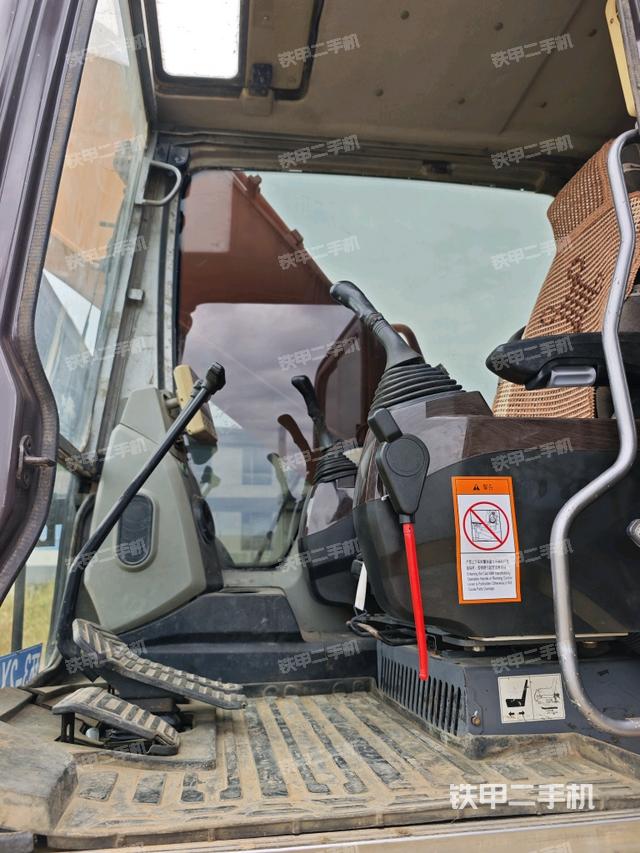 驾驶室整体(整机外观) 驾驶室整体(整机外观)