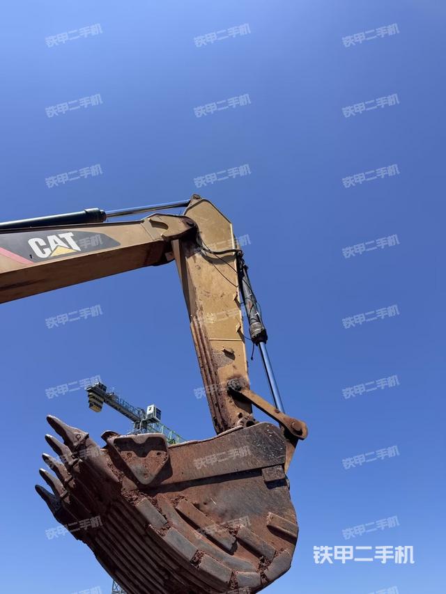 小臂整體左后(工作和回轉(zhuǎn)裝置) 小臂整體左后(工作和回轉(zhuǎn)裝置)