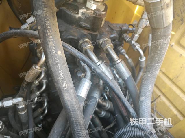 回转马达和主控阀（整机外观）