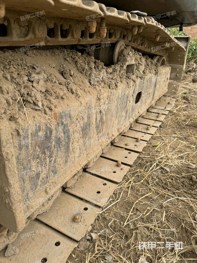 单侧履带整体(整机外观) 单侧履带整体(整机外观)