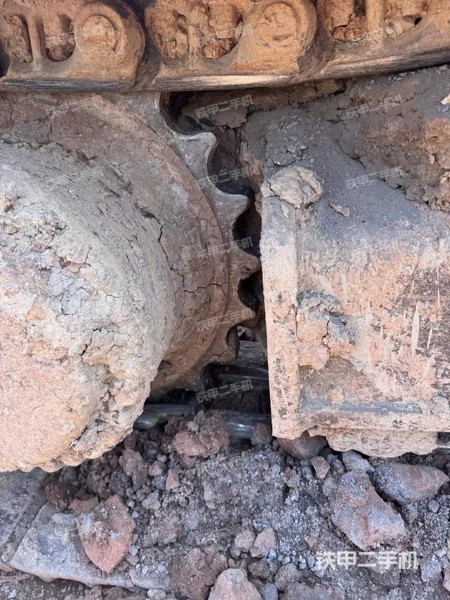 左側(cè)履帶整體?(行走機(jī)構(gòu)) 左側(cè)履帶整體?(行走機(jī)構(gòu))