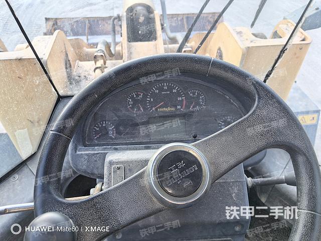 駕駛室操作臺(tái)(整機(jī)外觀及大件) 駕駛室操作臺(tái)(整機(jī)外觀及大件)