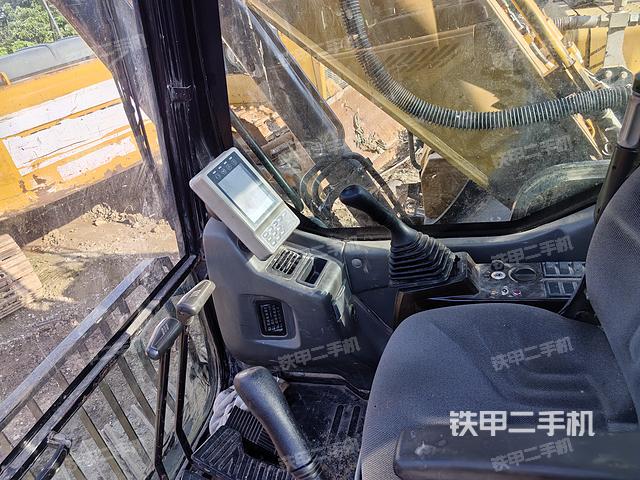 駕駛室整體（整機(jī)外觀）