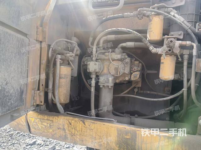 液壓泵艙室正面整體(整機(jī)外觀) 液壓泵艙室正面整體(整機(jī)外觀)