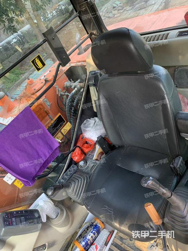 駕駛室整體（整機外觀）