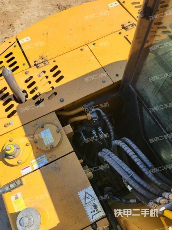 驾驶室顶部（整机外观）