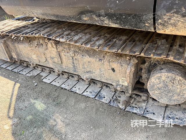 單側(cè)履帶整體(整機(jī)外觀) 單側(cè)履帶整體(整機(jī)外觀)