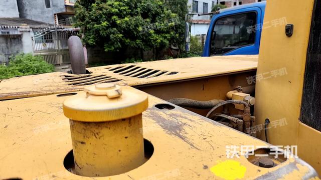 轉(zhuǎn)盤和下車架正前(工作和回轉(zhuǎn)裝置) 轉(zhuǎn)盤和下車架正前(工作和回轉(zhuǎn)裝置)