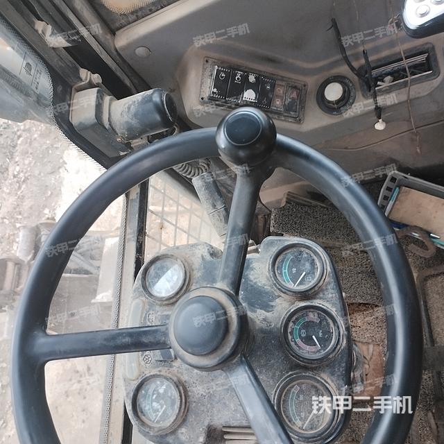 驾驶室顶部（整机外观）