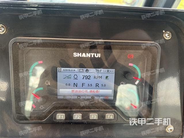 駕駛室操作臺(tái)(設(shè)備外觀及核心部件) 駕駛室操作臺(tái)(設(shè)備外觀及核心部件)