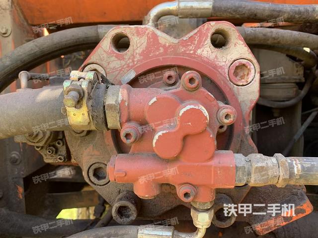 液压泵舱室正面整体(整机外观) 液压泵舱室正面整体(整机外观)