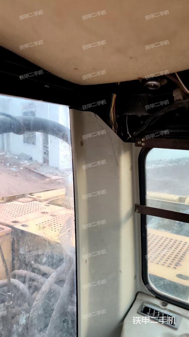 左后方玻璃角標(駕駛室部分) 左后方玻璃角標(駕駛室部分)