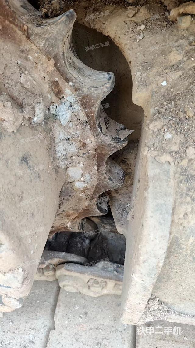 左側(cè)履帶整體?(行走機(jī)構(gòu)) 左側(cè)履帶整體?(行走機(jī)構(gòu))