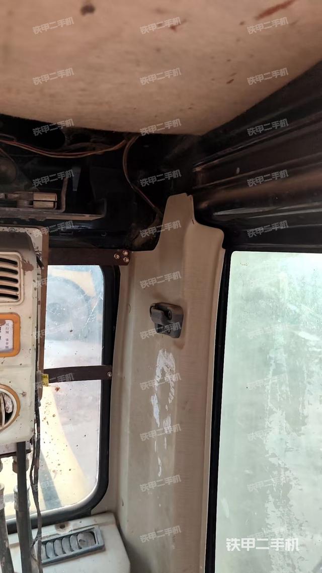 座椅后部(駕駛室部分) 座椅后部(駕駛室部分)