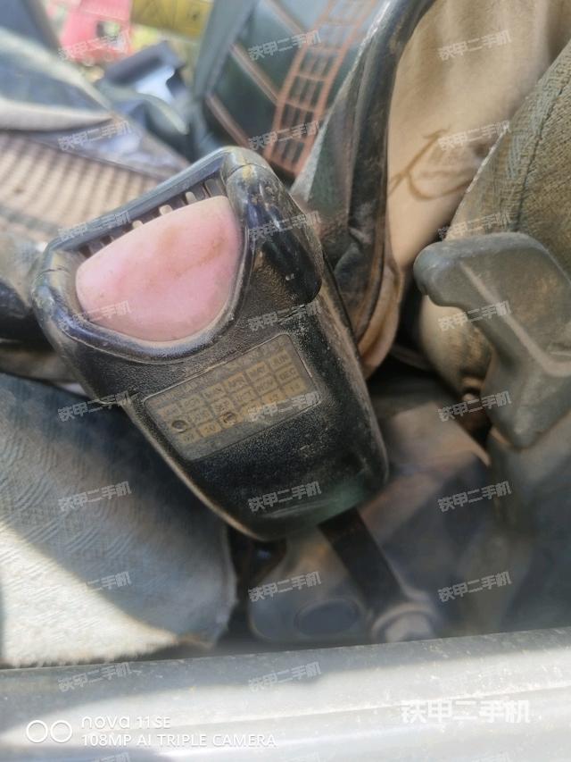 左后方玻璃角标(驾驶室部分) 左后方玻璃角标(驾驶室部分)