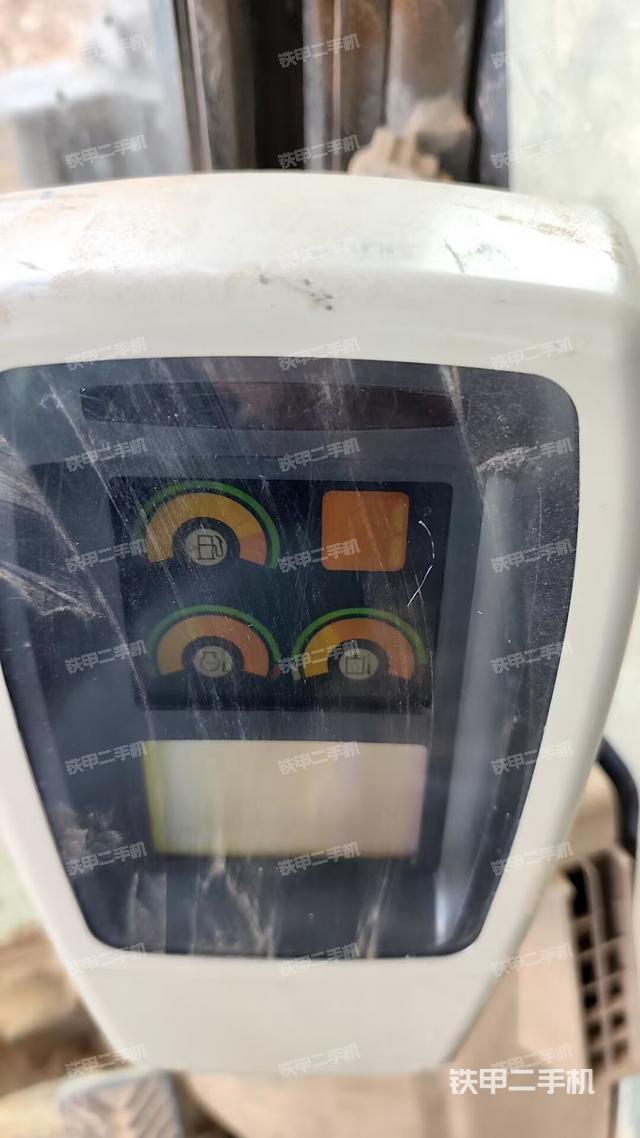 座椅左侧控制台/音响/含左手柄(驾驶室部分) 座椅左侧控制台/音响/含左手柄(驾驶室部分)