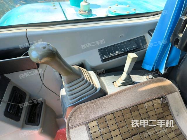 座椅右側(cè)控制臺/鑰匙門/油門/含右手柄（駕駛室部分）