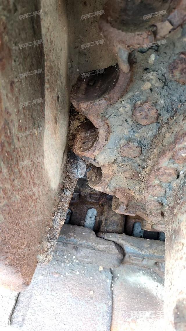 左导向轮(行走机构) 左导向轮(行走机构)