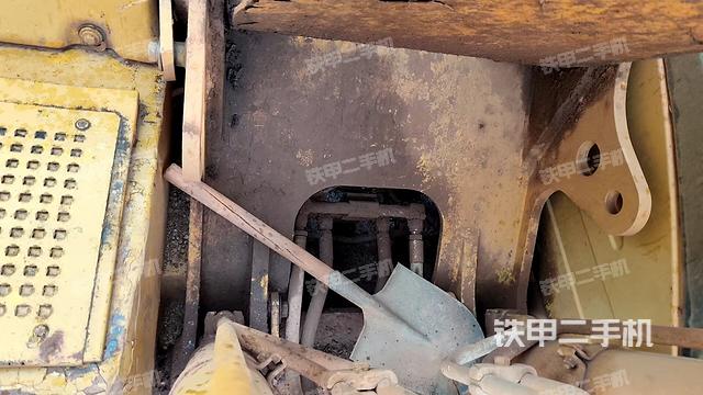 鏟斗右后整體(工作和回轉(zhuǎn)裝置) 鏟斗右后整體(工作和回轉(zhuǎn)裝置)