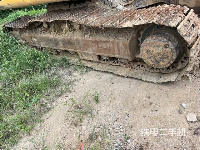 单侧履带整体(整机外观) 单侧履带整体(整机外观)