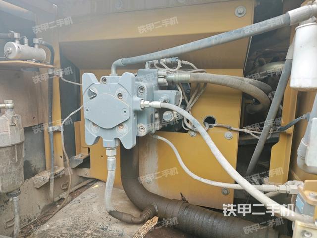 液壓泵艙室正面整體(整機(jī)外觀) 液壓泵艙室正面整體(整機(jī)外觀)