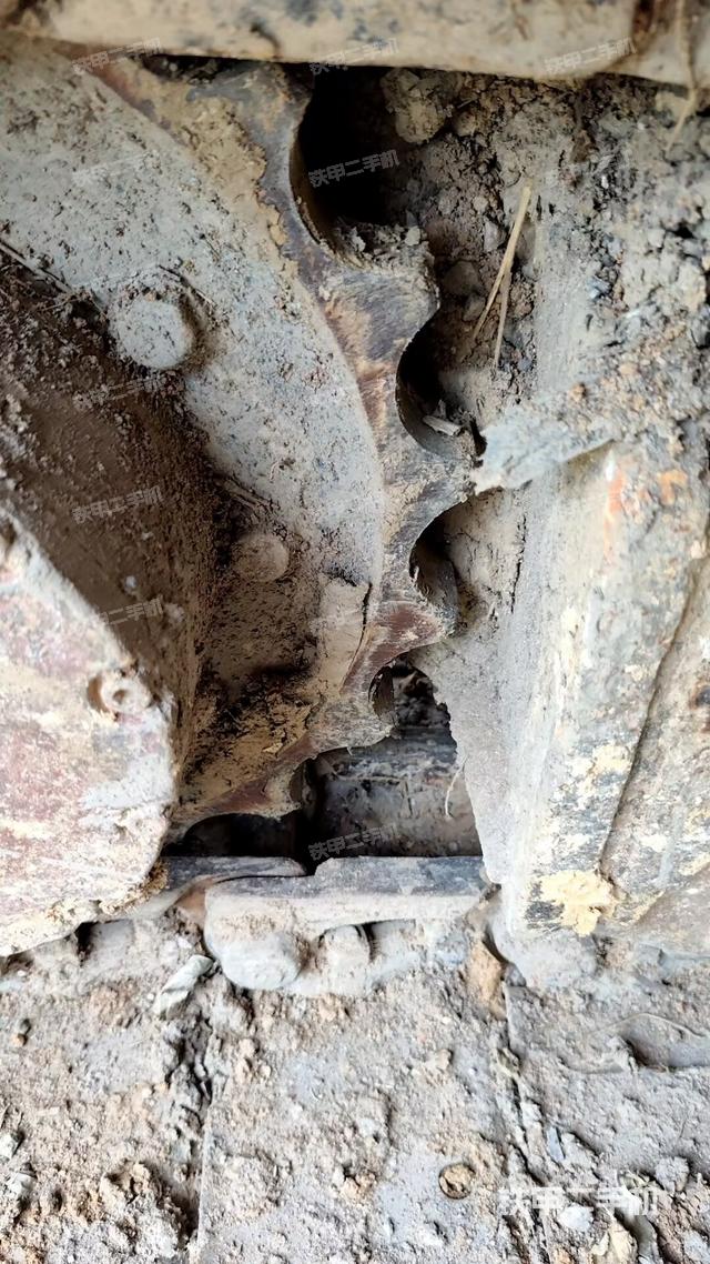 左侧履带整体 (行走机构) 左侧履带整体 (行走机构)