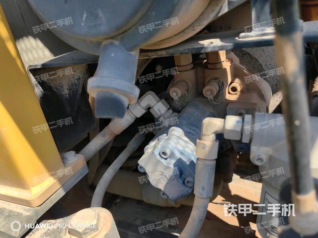 液压泵舱室正面整体(整机外观) 液压泵舱室正面整体(整机外观)