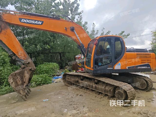 斗山DX220LC-9C挖掘机