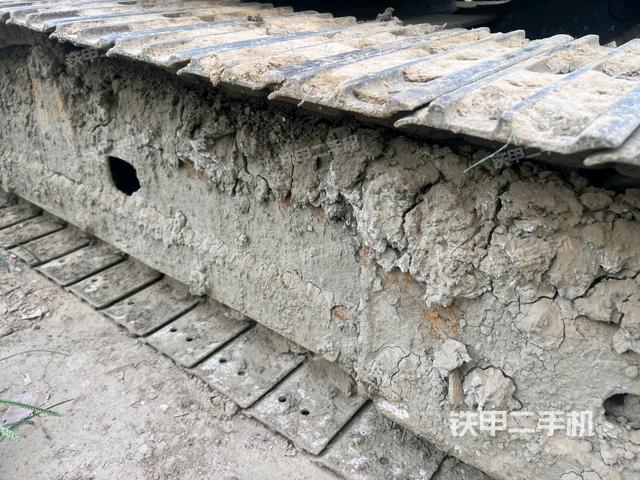 单侧履带整体(整机外观) 单侧履带整体(整机外观)